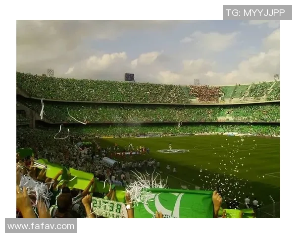 足球巨星风采展现 震撼球场传奇瞬间让人热血沸腾